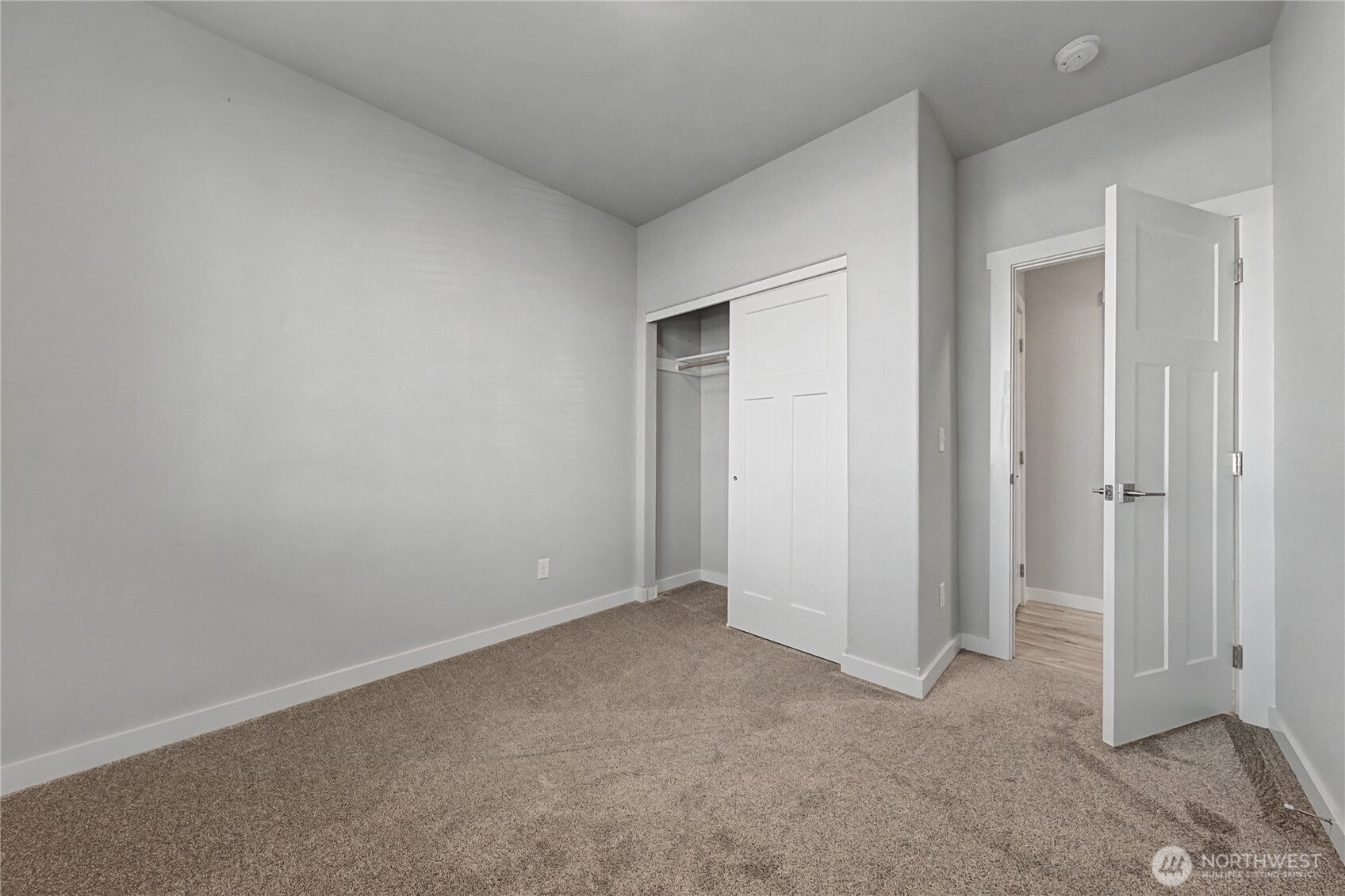 907 Ne 5th Avenue Property Photo 9