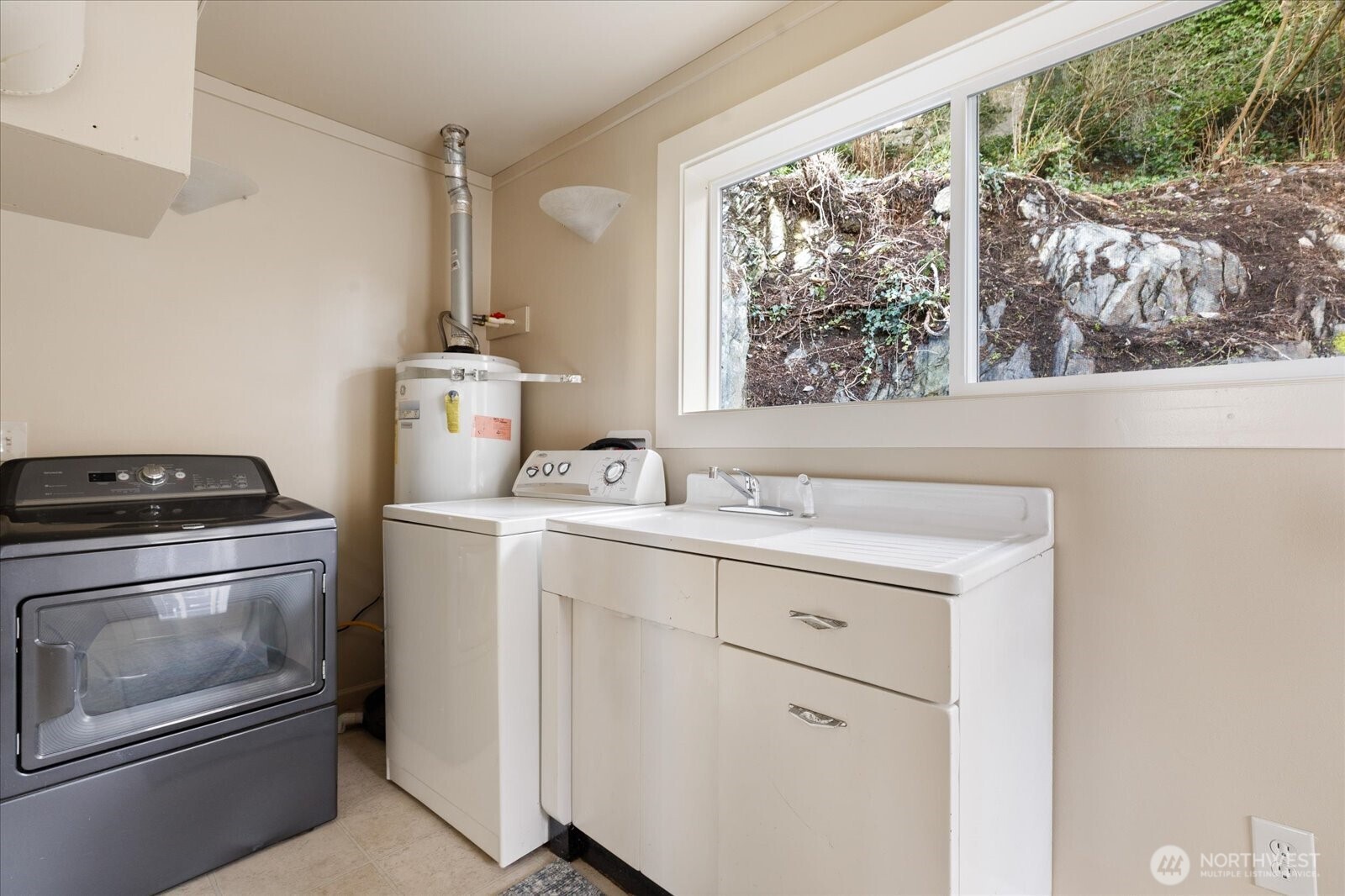 220 Morris Street Property Photo 22