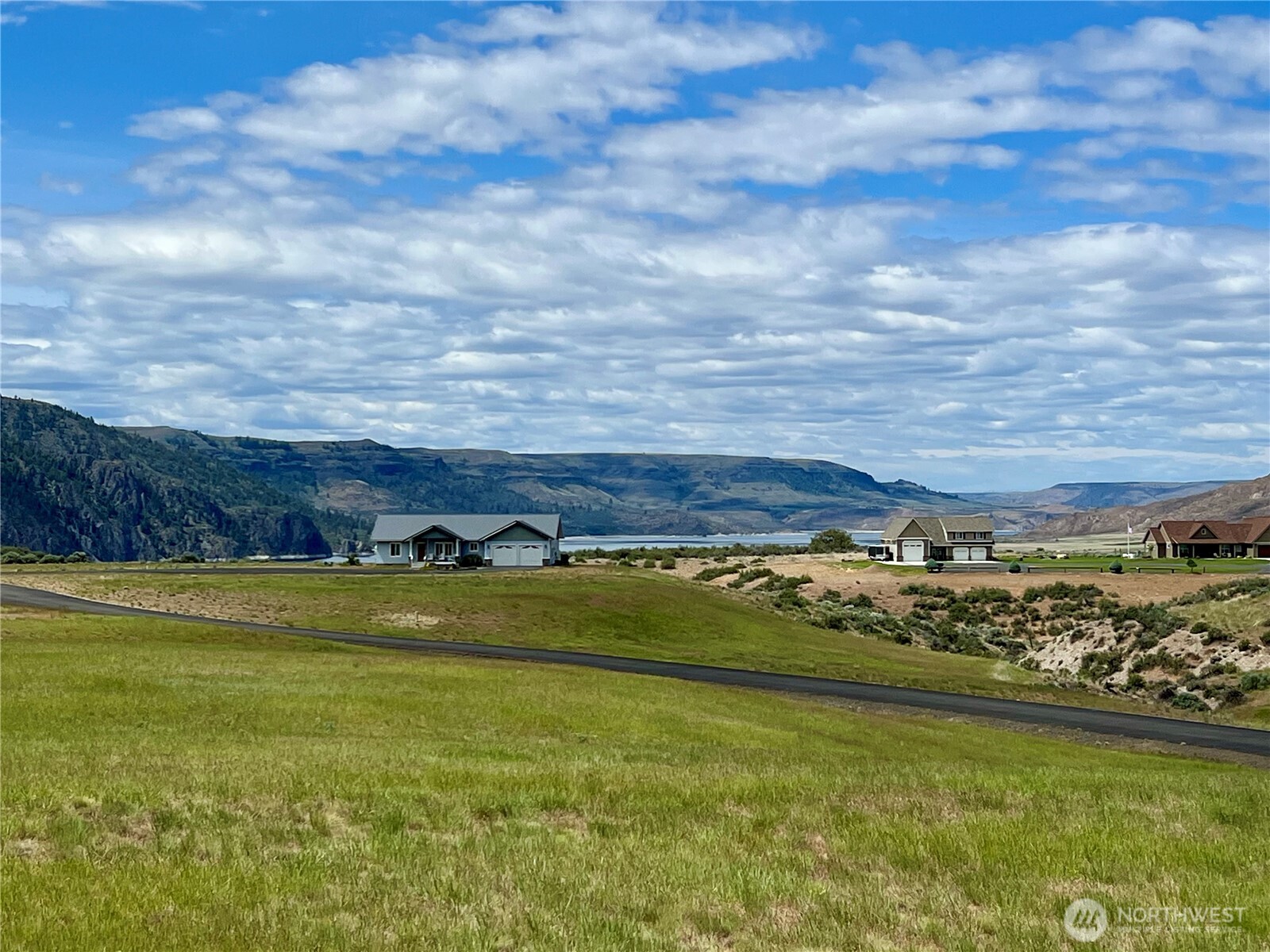 44225 Tyax Lane Property Photo 3