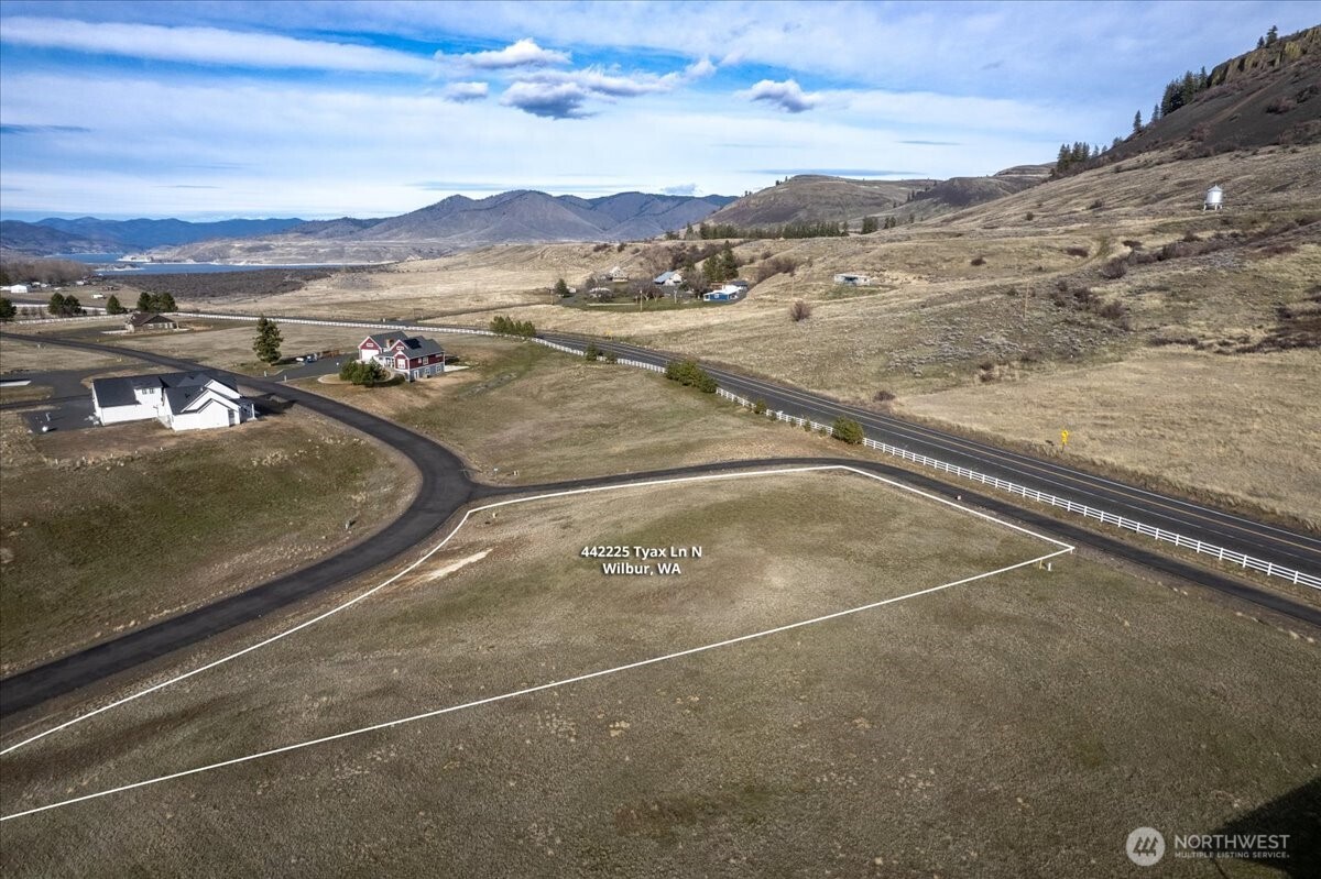 44225 Tyax Lane Property Photo 7