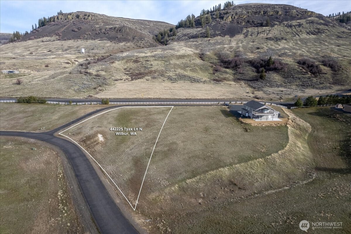 44225 Tyax Lane Property Photo 8