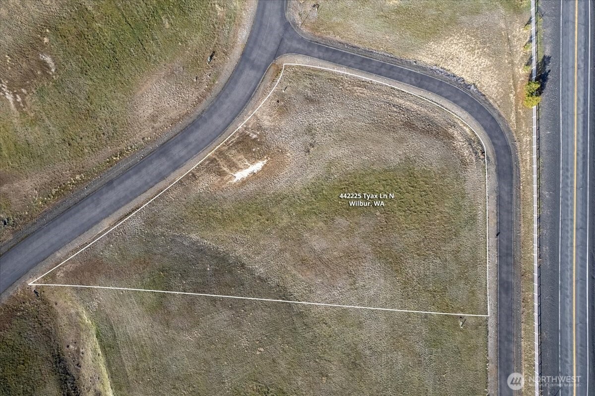 44225 Tyax Lane Property Photo 9