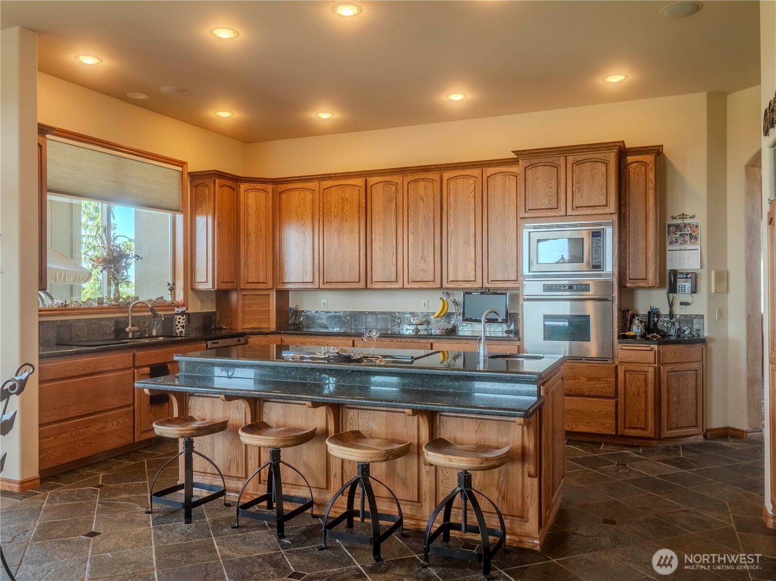 1050 Lewandowski Road Property Photo 17