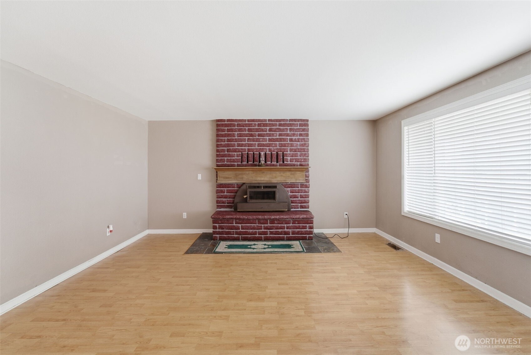 1711 W 15th Avenue Property Photo 4