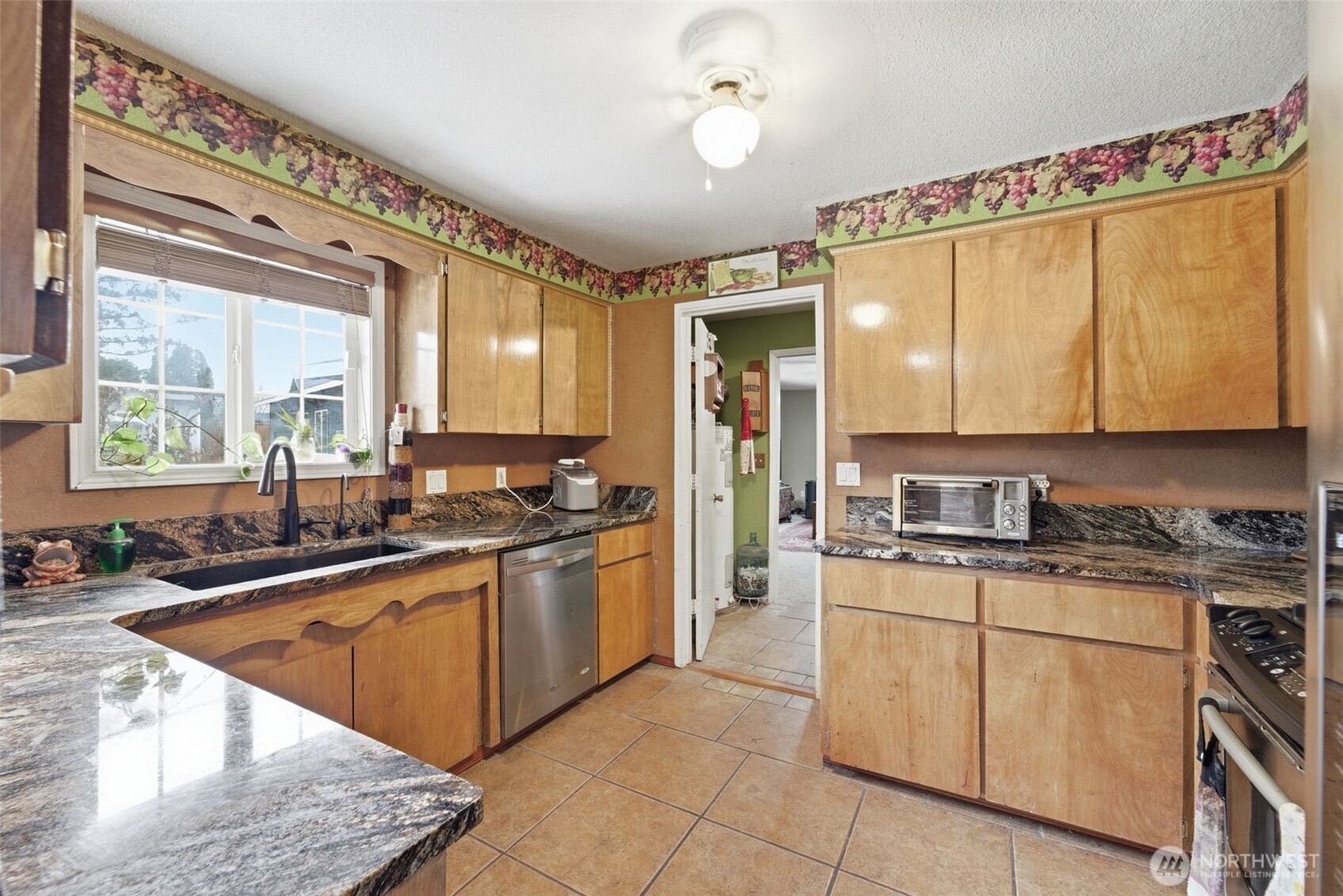 1711 W 15th Avenue Property Photo 7