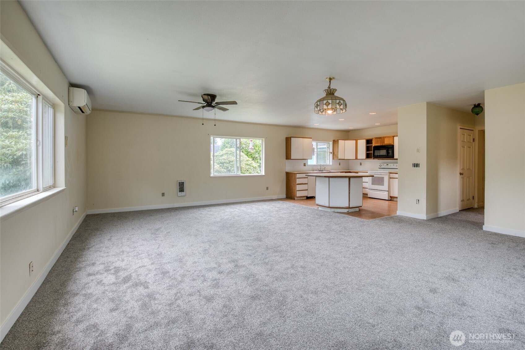 102 Elma Street Property Photo 6