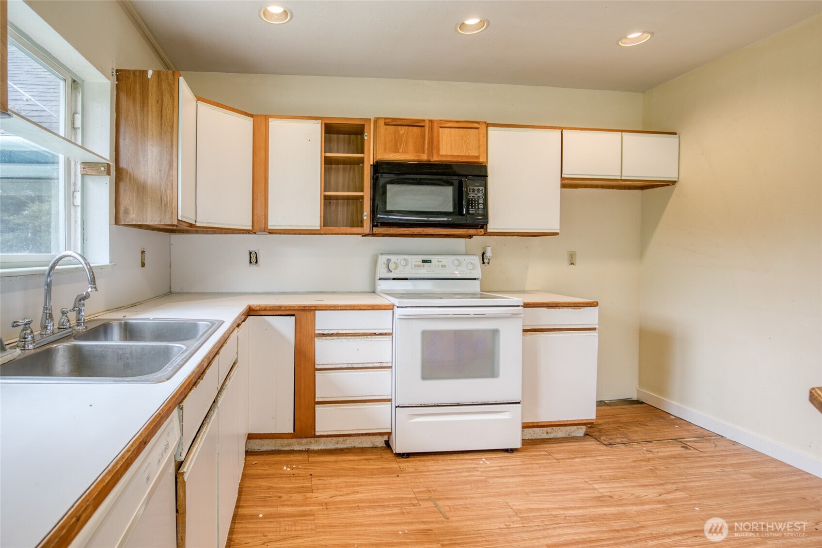 102 Elma Street Property Photo 11