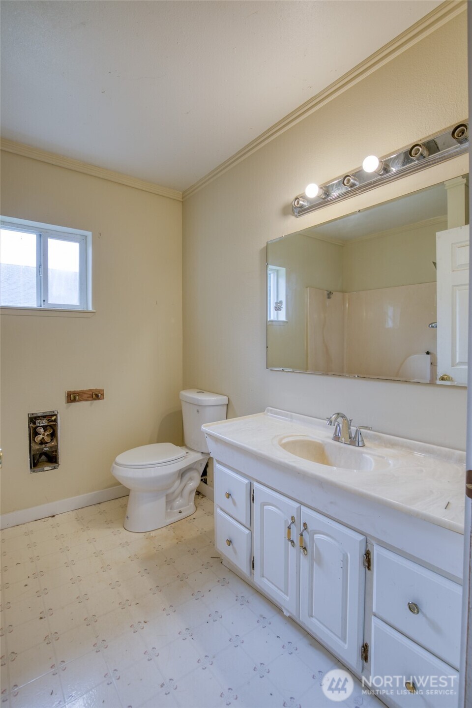 102 Elma Street Property Photo 15