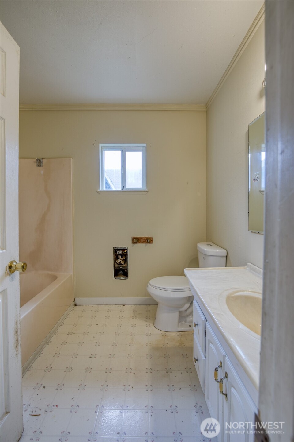 102 Elma Street Property Photo 16