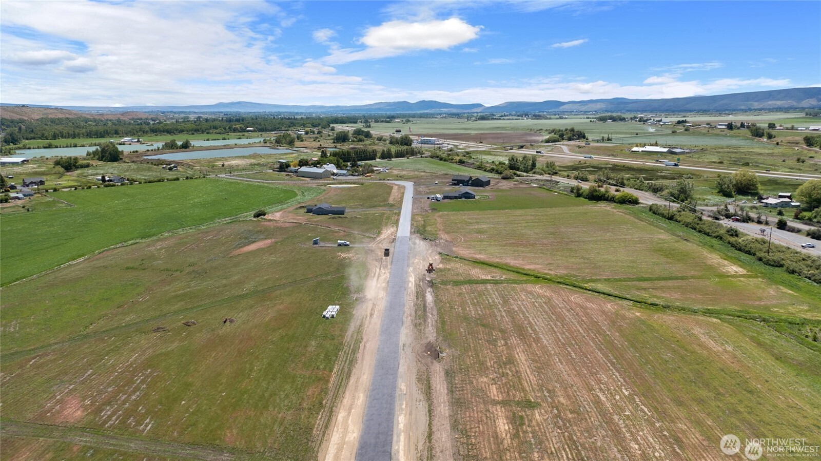 520 Thorp Landing Lane Property Photo 3