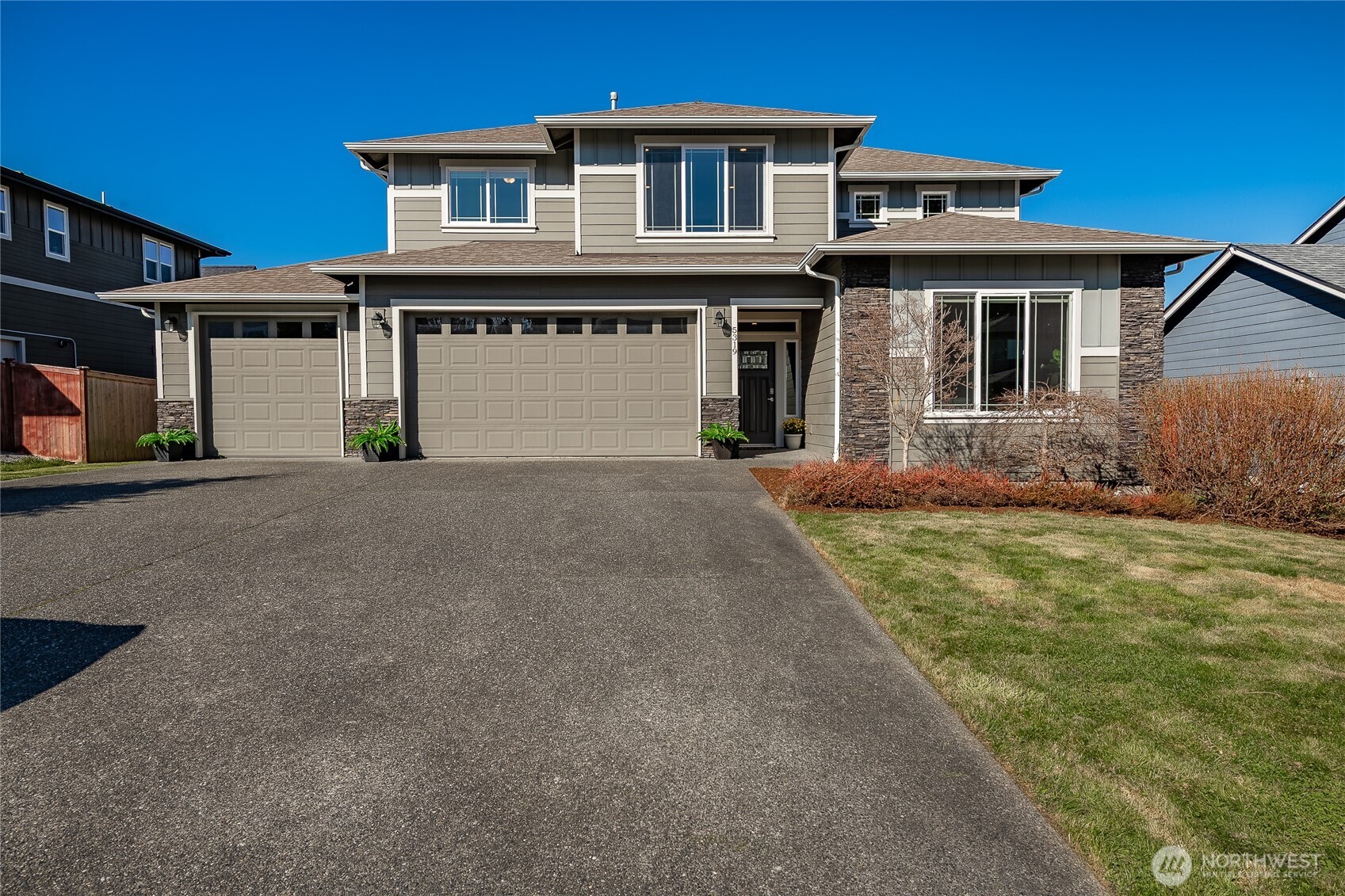 5319 Coastal Loop Property Photo 1