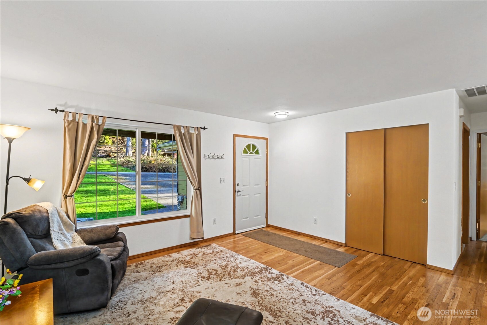 2442 Crestridge Drive Property Photo 3