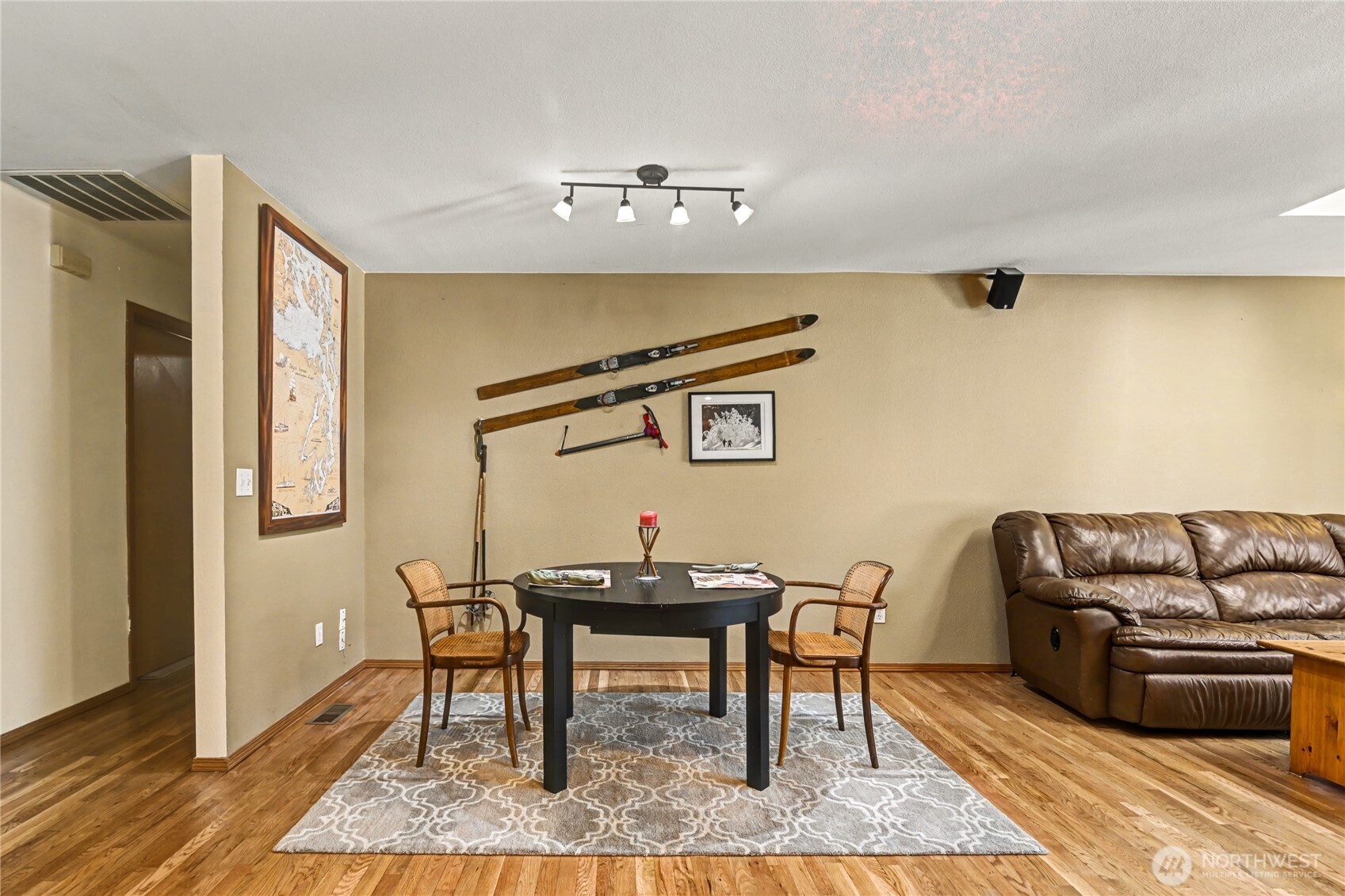 2442 Crestridge Drive Property Photo 6