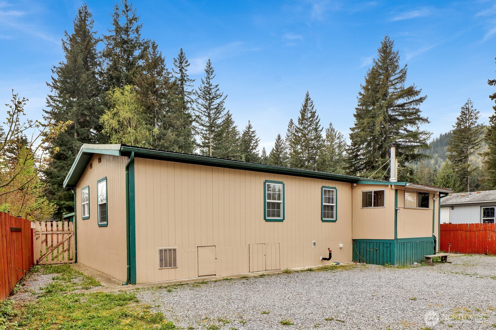 6245 Laurel Place Property Photo 3