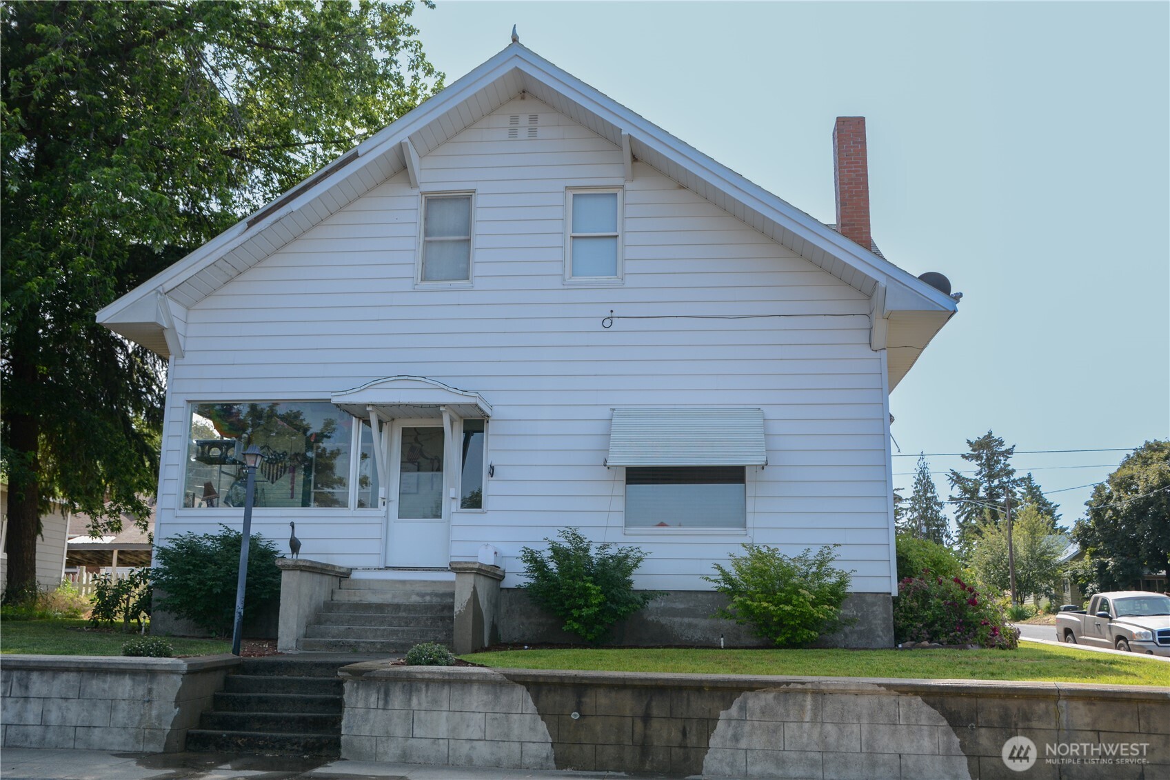 202 E 3rd Avenue Property Photo 2