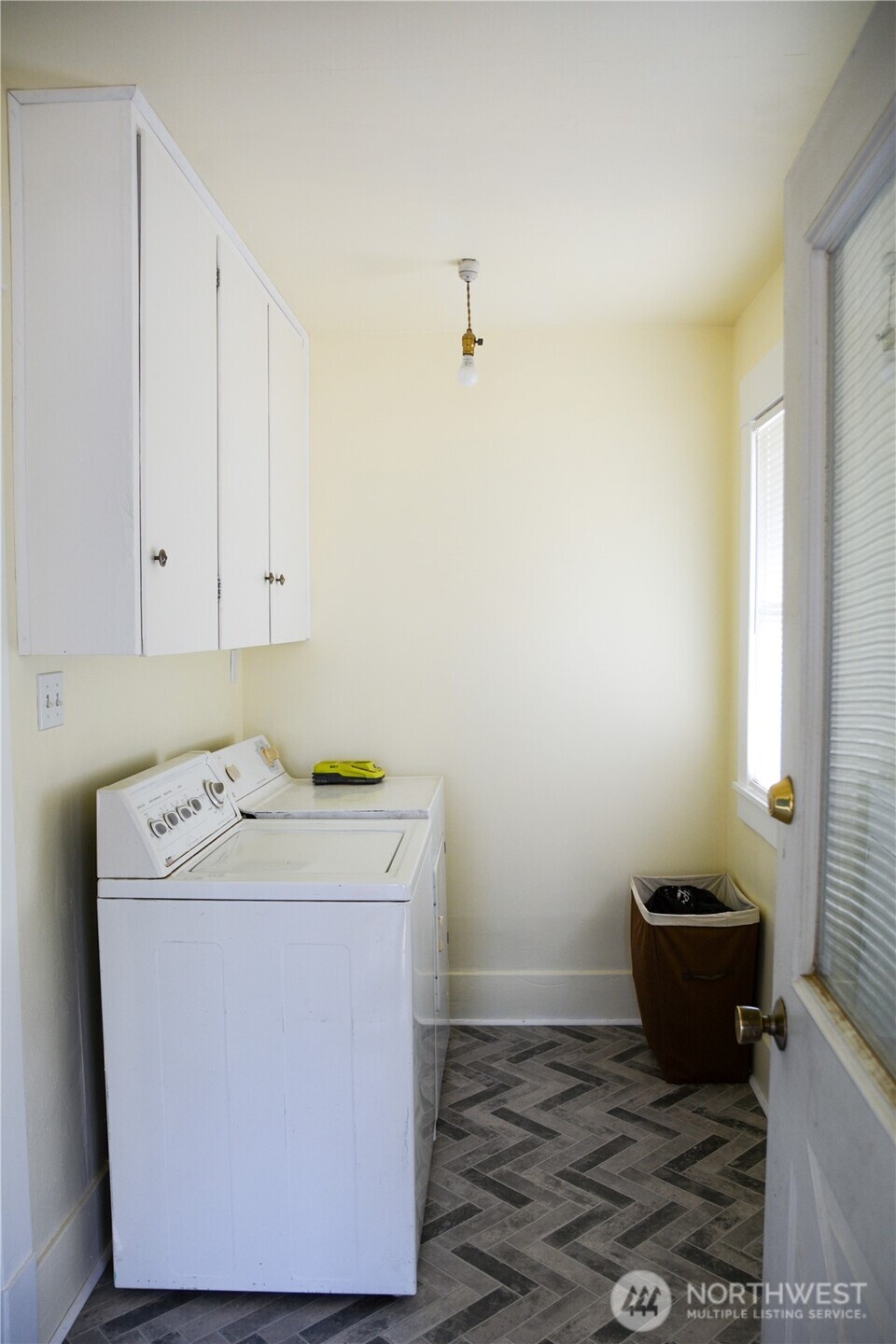 202 E 3rd Avenue Property Photo 33