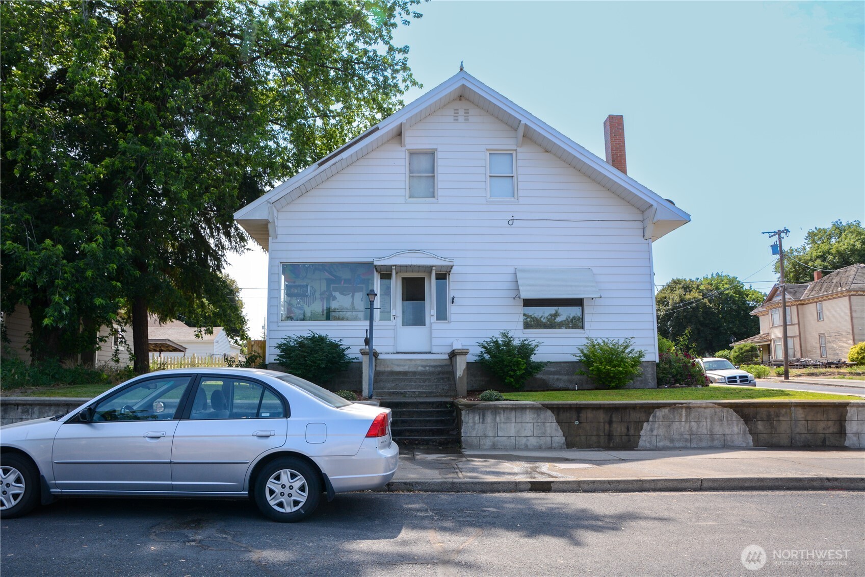 202 E 3rd Avenue Property Photo 40