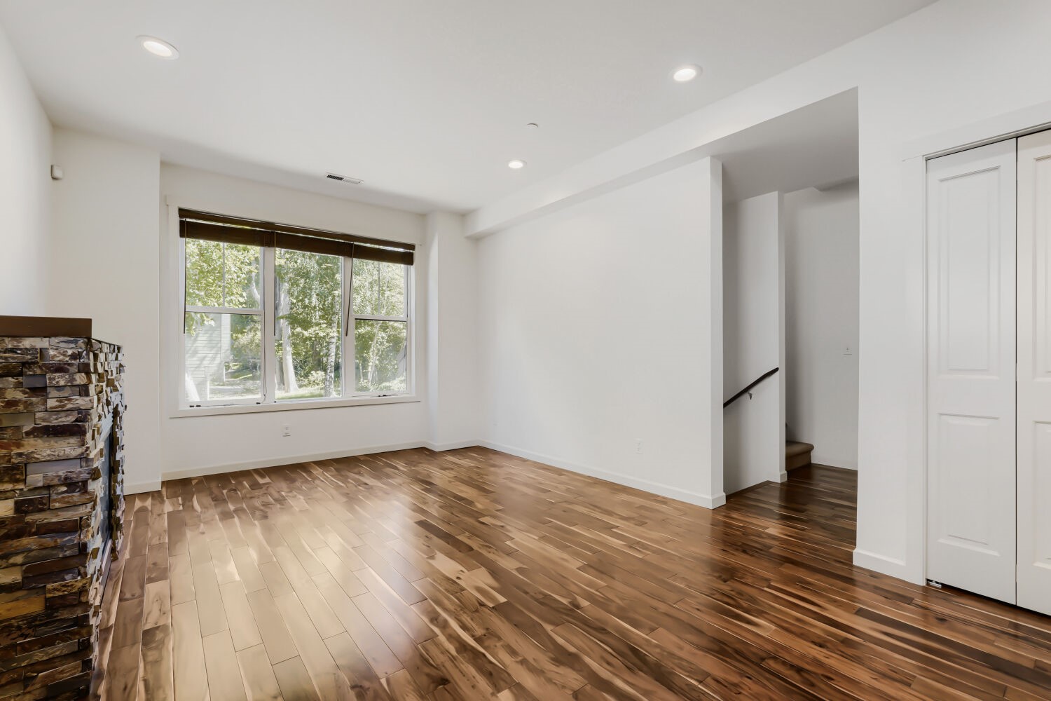 303 Bellevue Way Property Photo 4