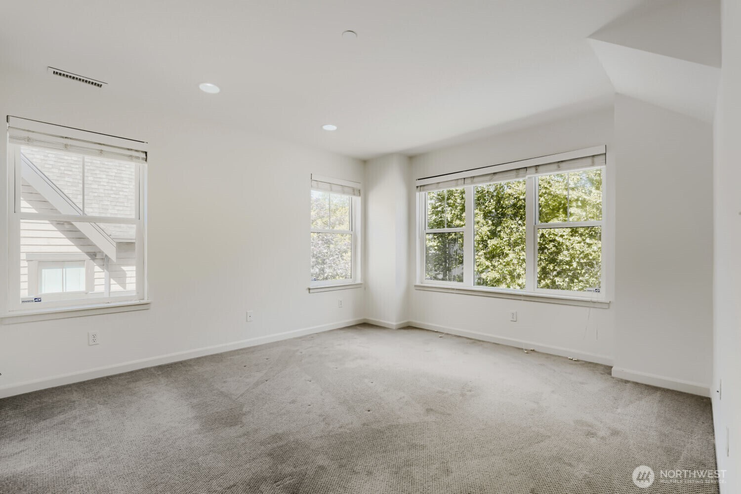 303 Bellevue Way Property Photo 16