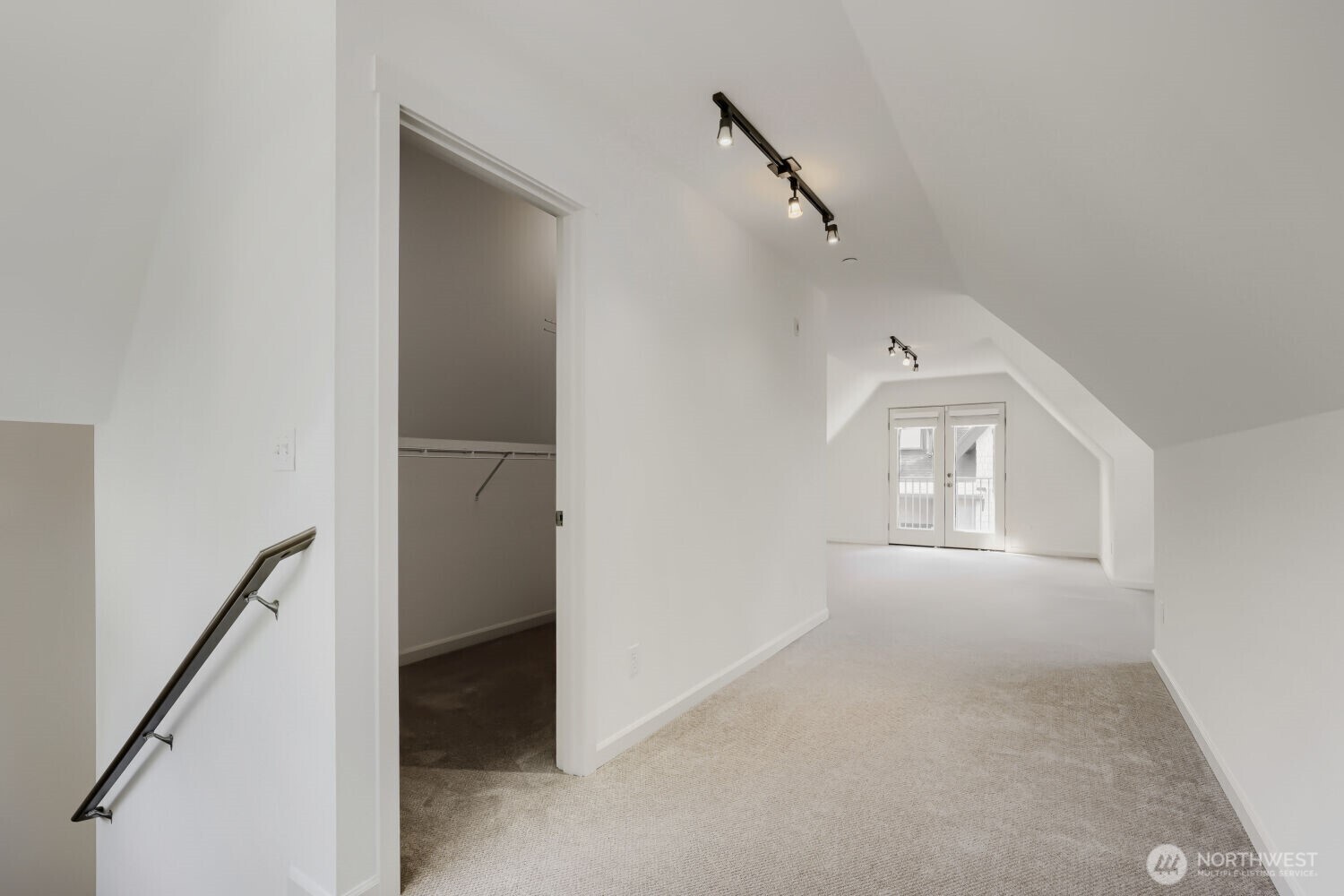 303 Bellevue Way Property Photo 23