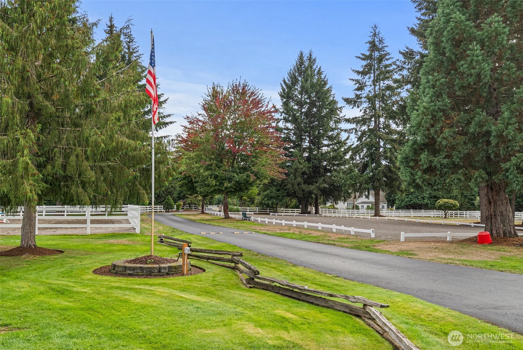 9902 Yelm Highway Property Photo 2