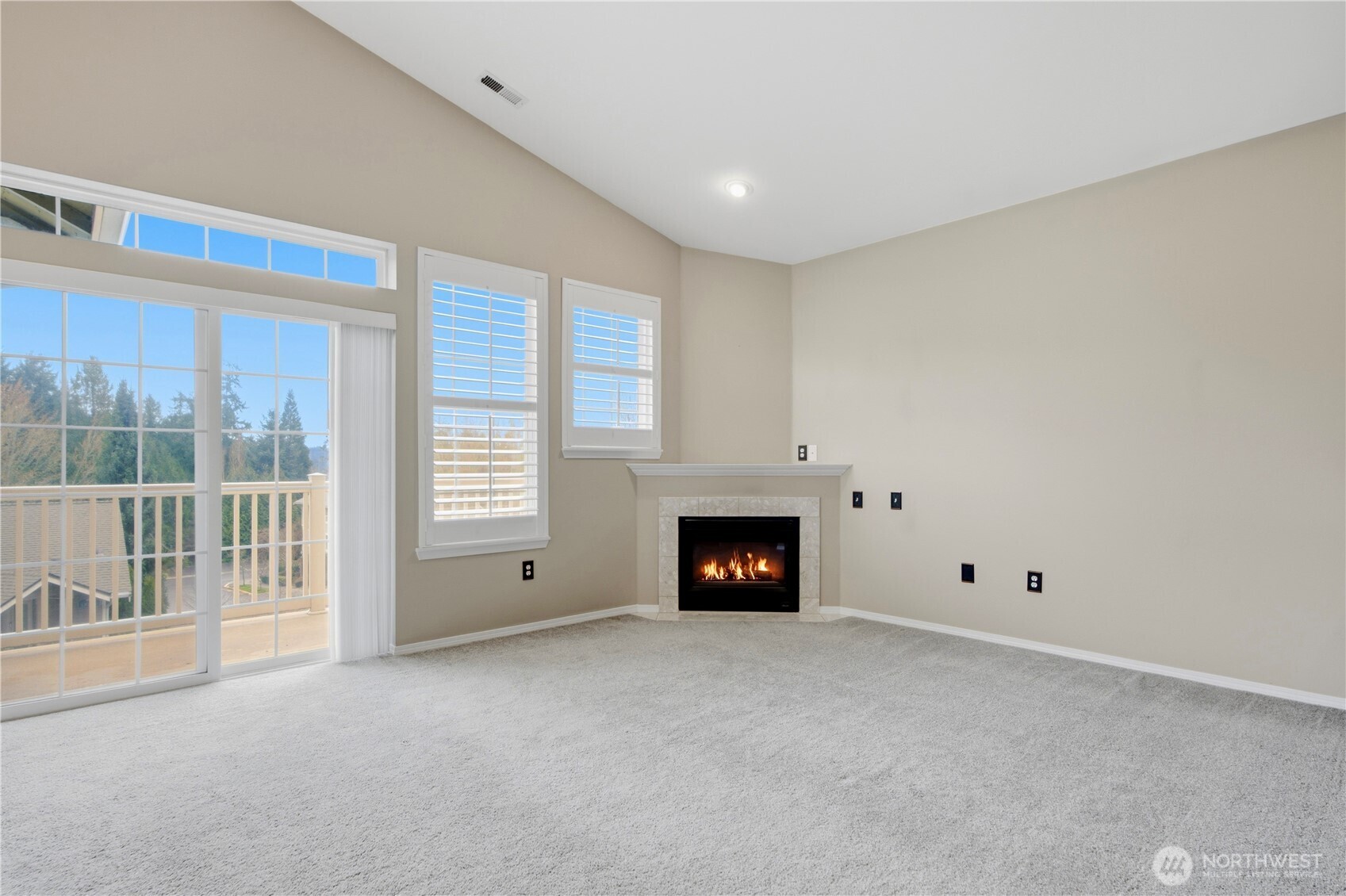 18676 Ne 56th Court Property Photo 2
