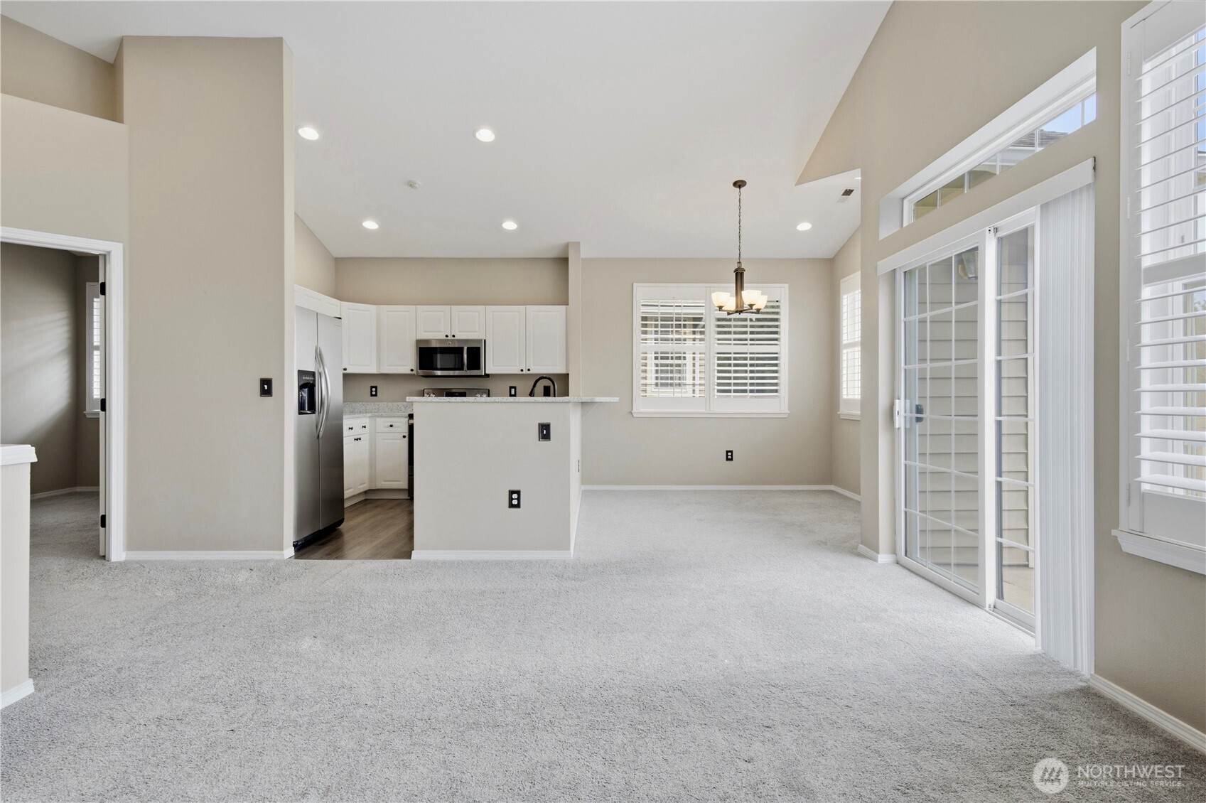 18676 Ne 56th Court Property Photo 3