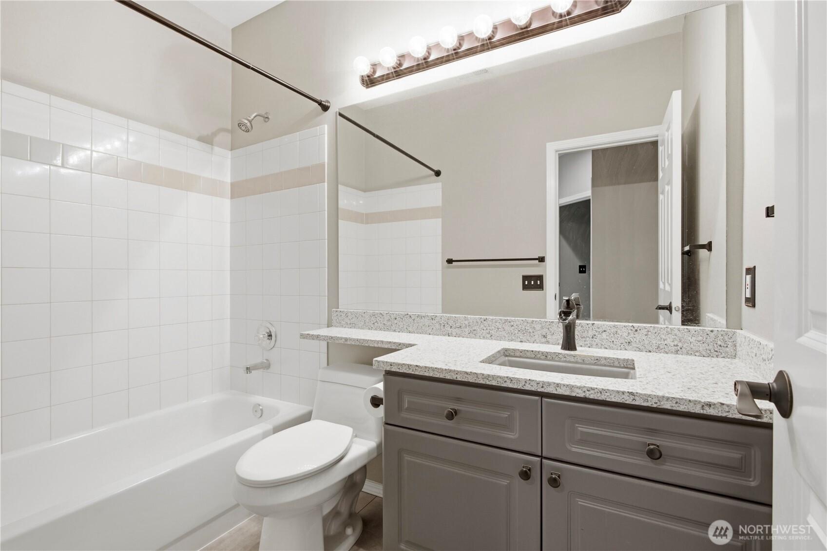 18676 Ne 56th Court Property Photo 10