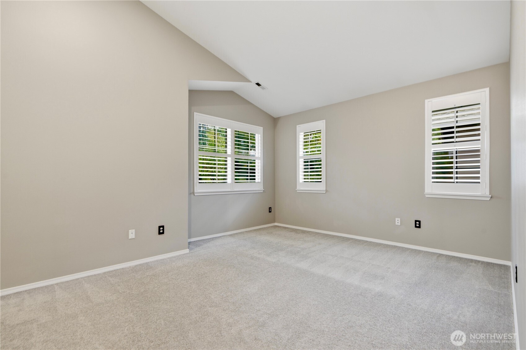 18676 Ne 56th Court Property Photo 12