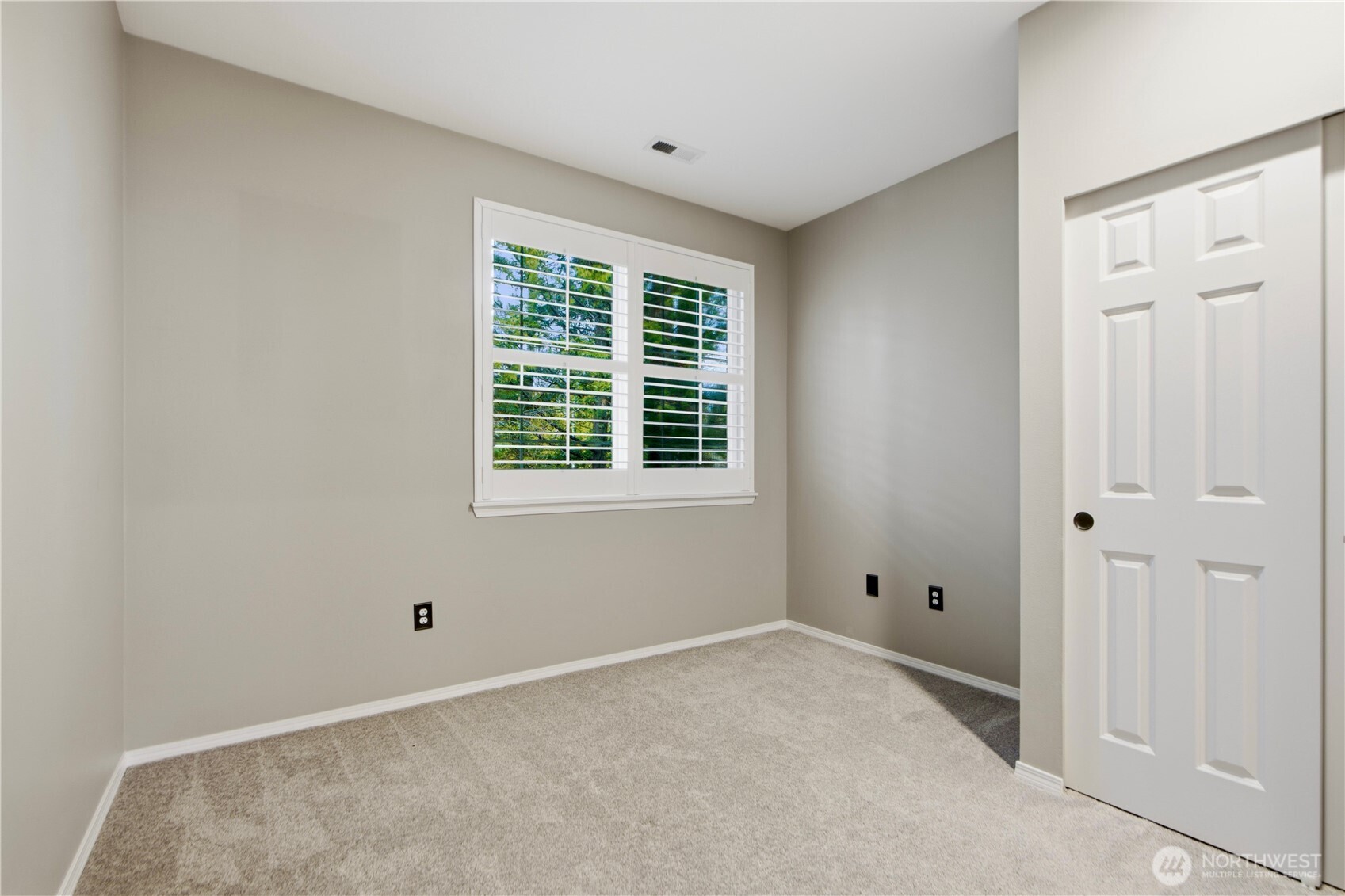 18676 Ne 56th Court Property Photo 13