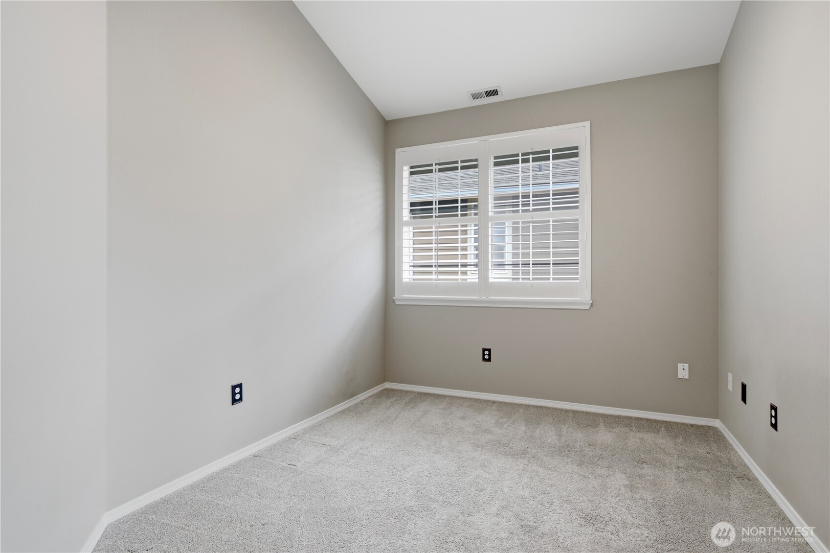 18676 Ne 56th Court Property Photo 15