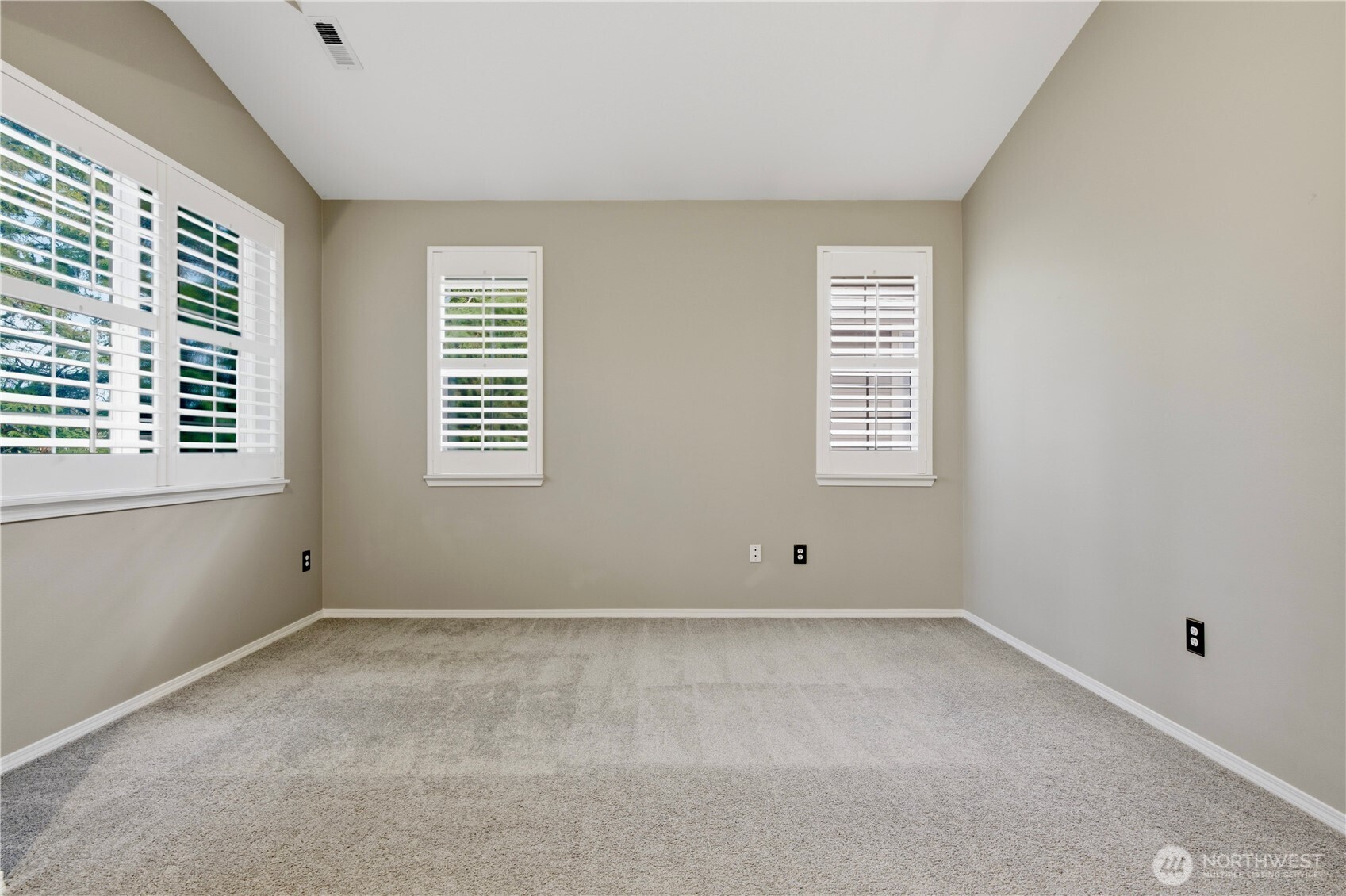 18676 Ne 56th Court Property Photo 16