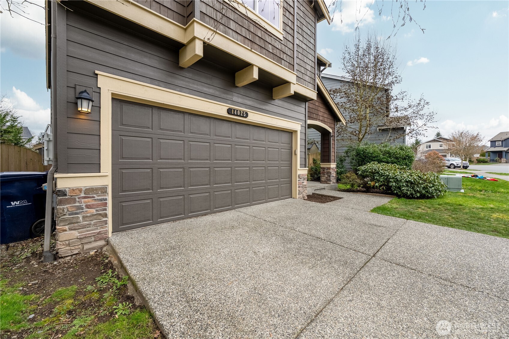 14025 5th Place Property Photo 2