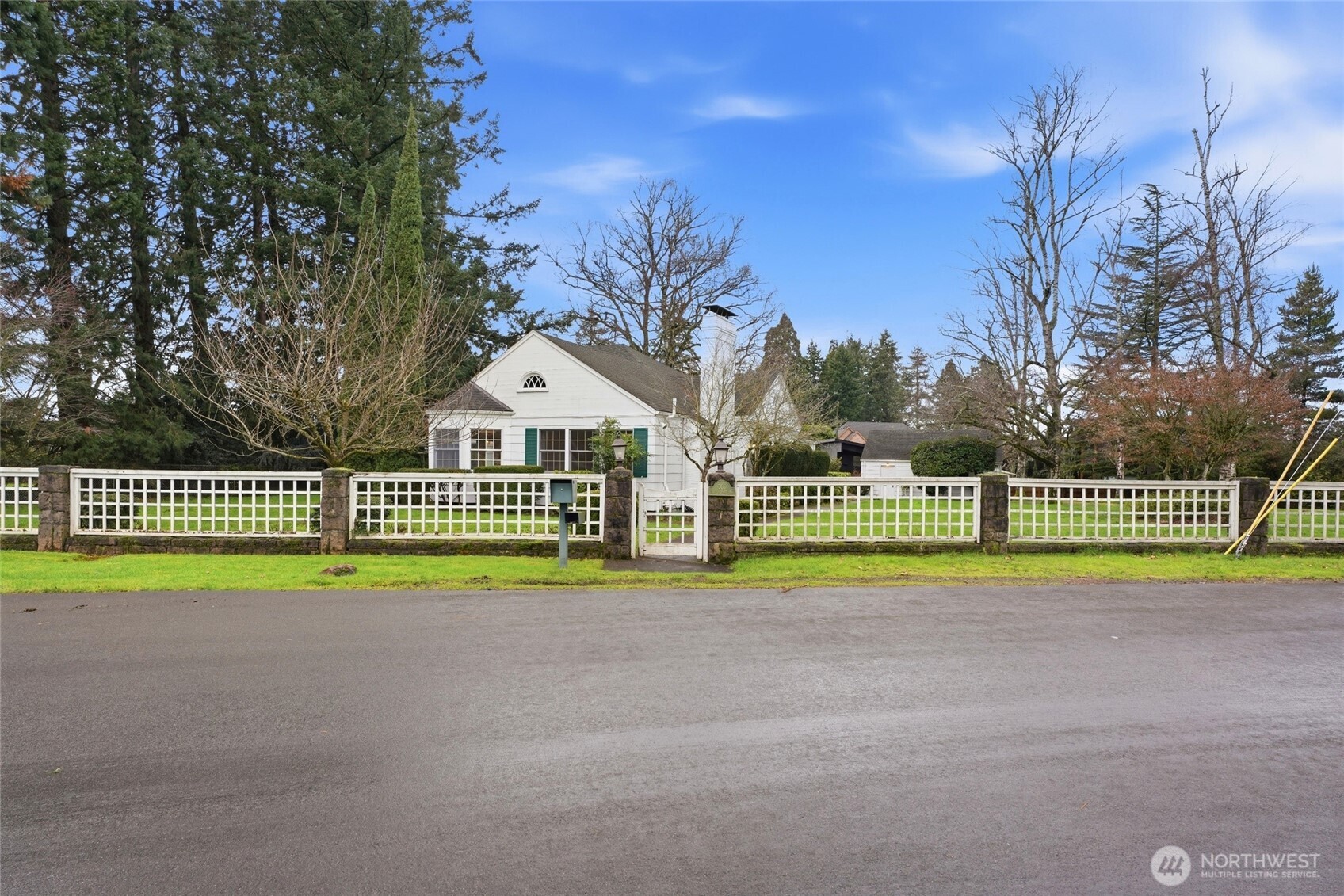 300 S Devine Road Property Photo 4