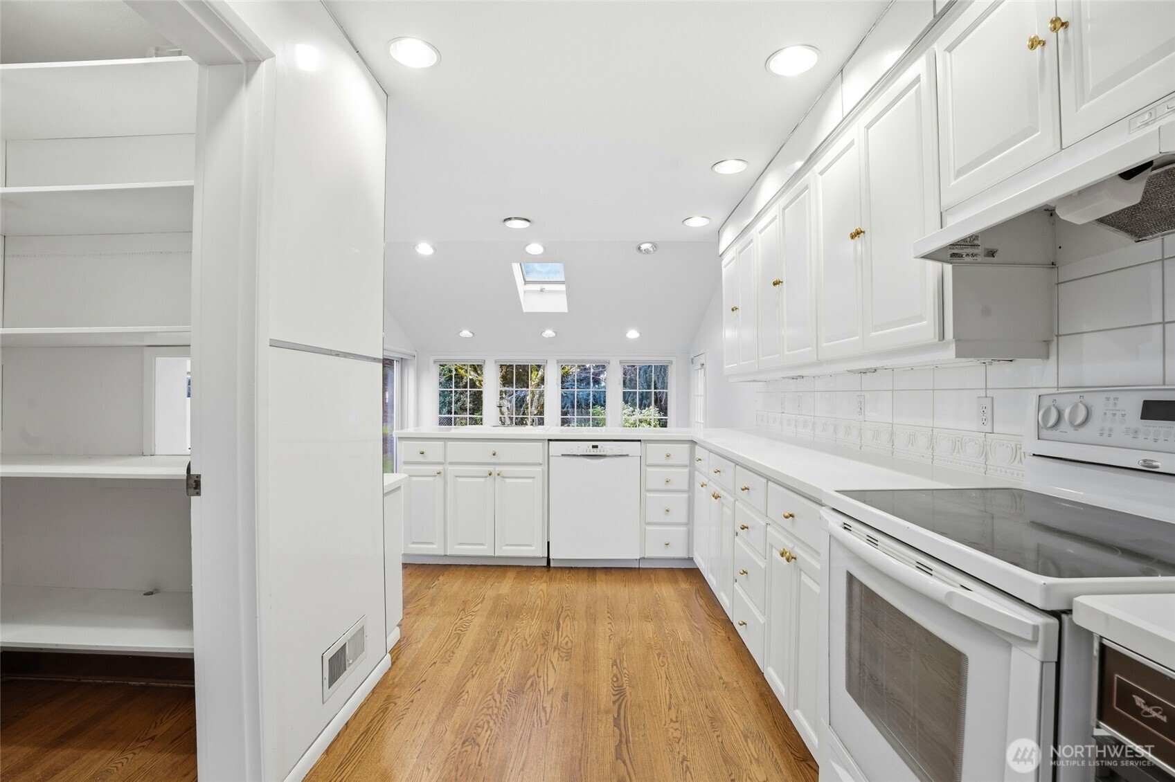 300 S Devine Road Property Photo 11
