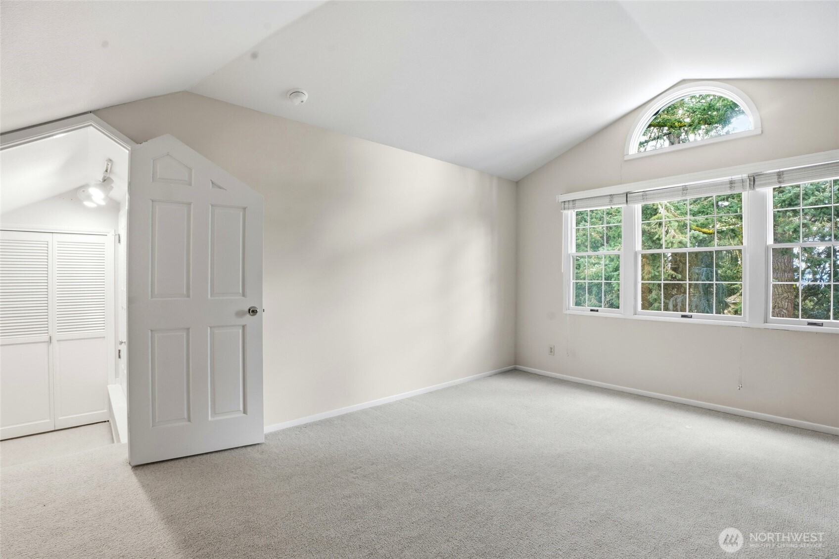 300 S Devine Road Property Photo 16