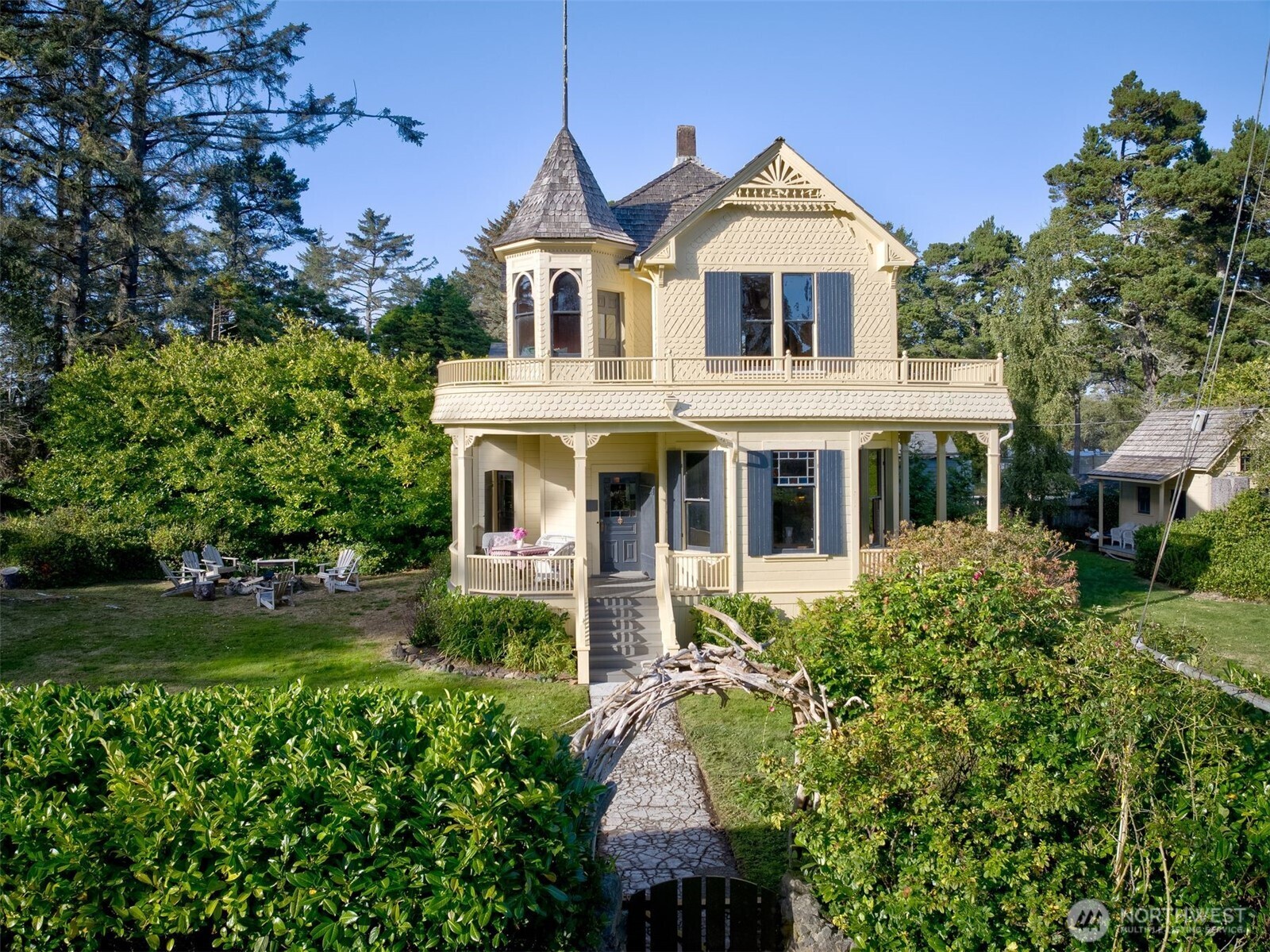1103 37th Place Property Photo 1