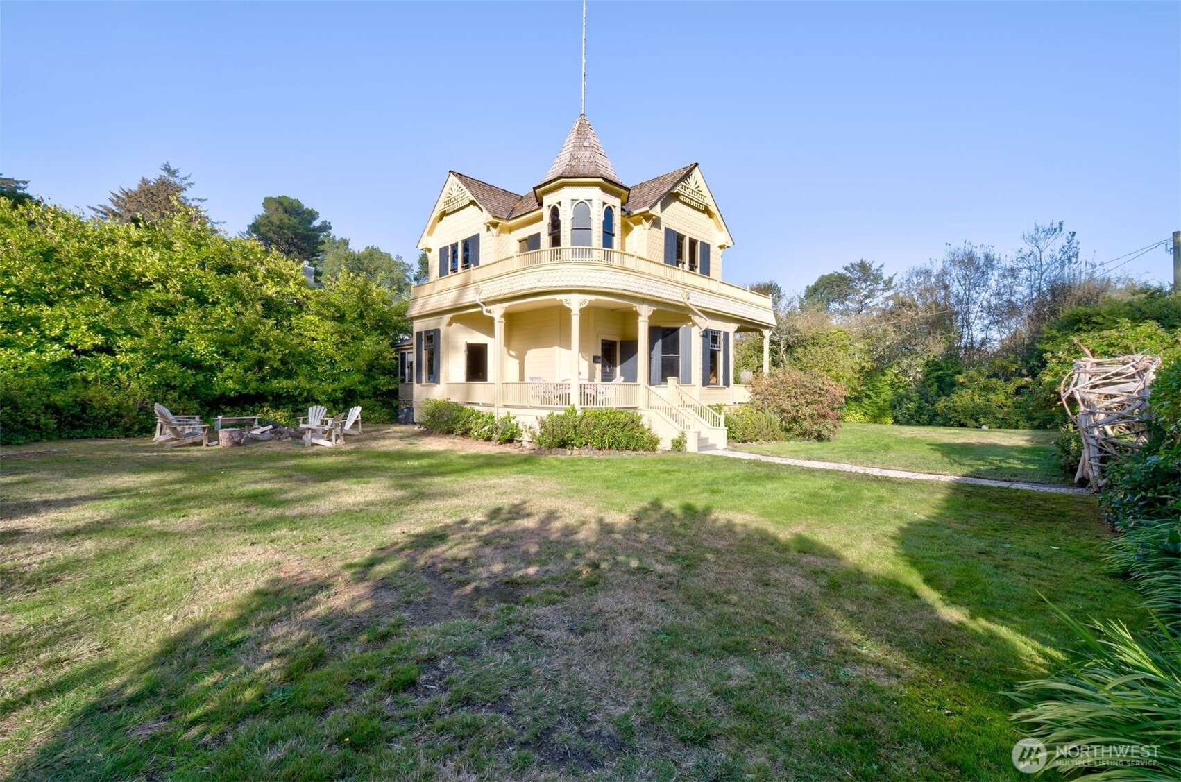 1103 37th Place Property Photo 2