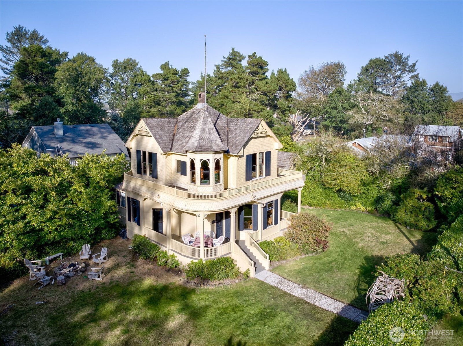 1103 37th Place Property Photo 3