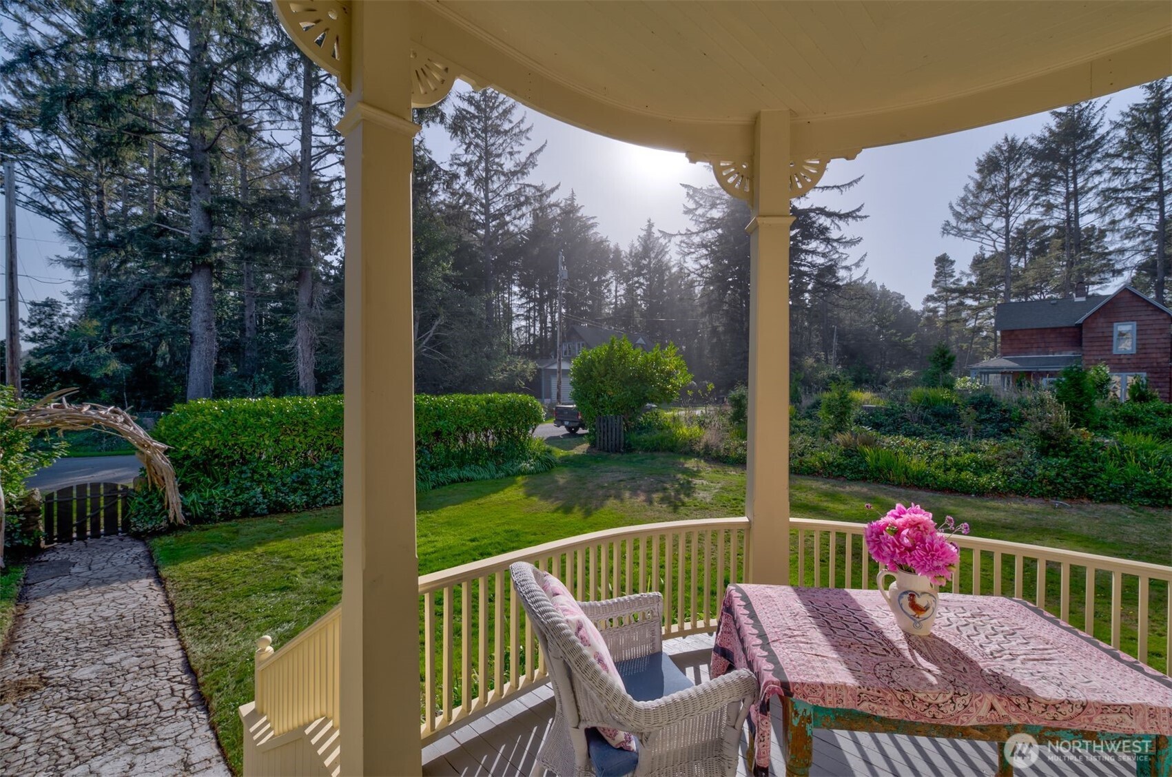 1103 37th Place Property Photo 5