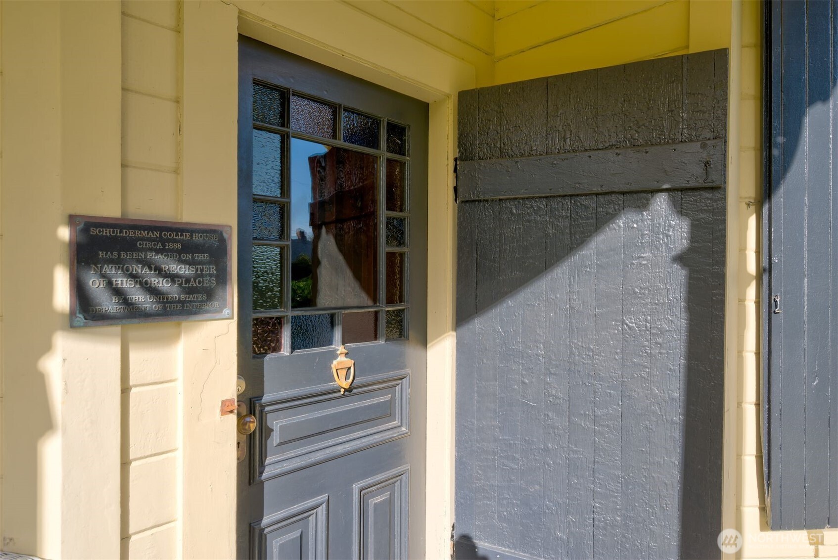 1103 37th Place Property Photo 6