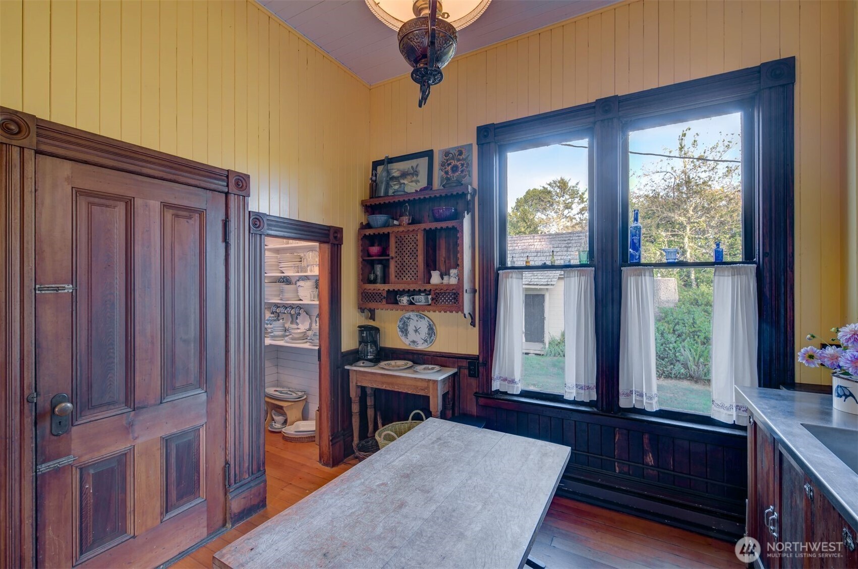 1103 37th Place Property Photo 17