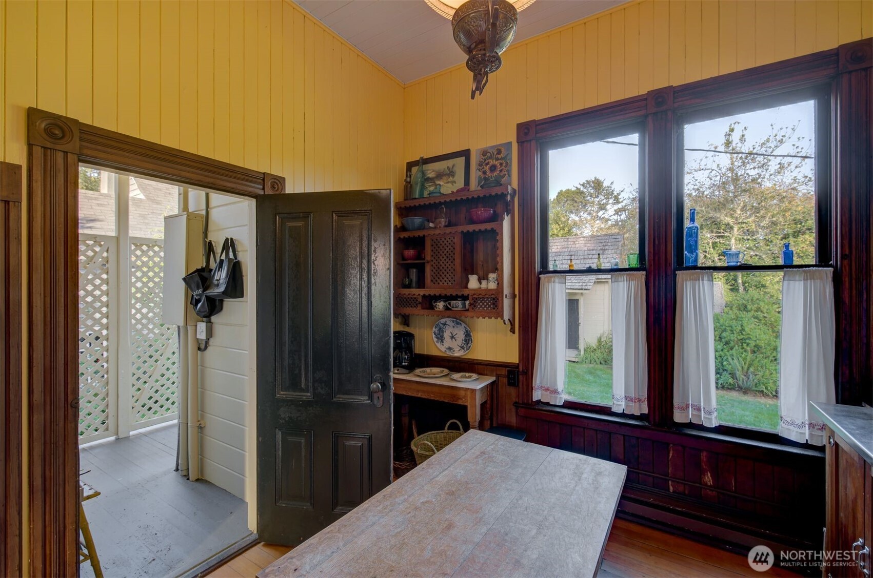 1103 37th Place Property Photo 18