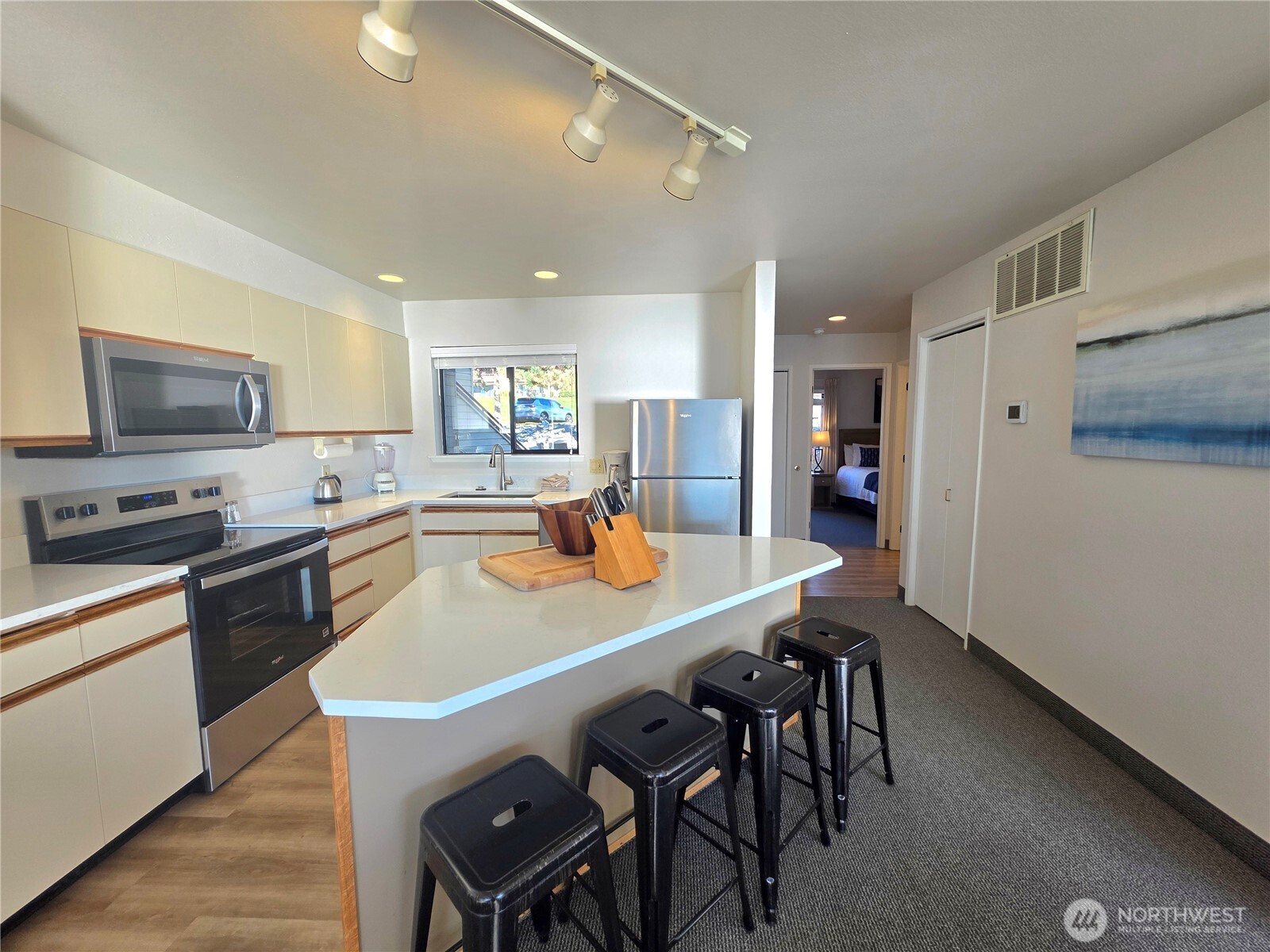 1 Nekquelekin 457-a Property Photo 5