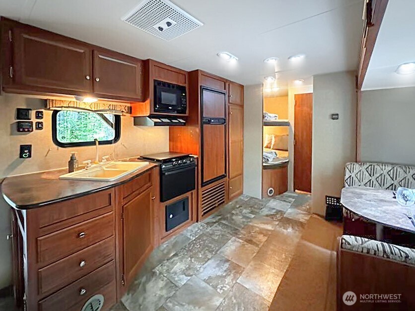 47 Wilderness Way Property Photo 11
