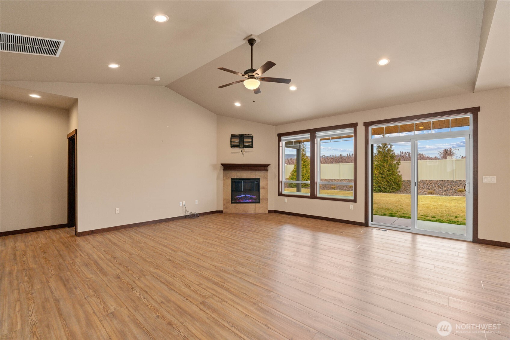 755 S Perry Avenue Property Photo 4