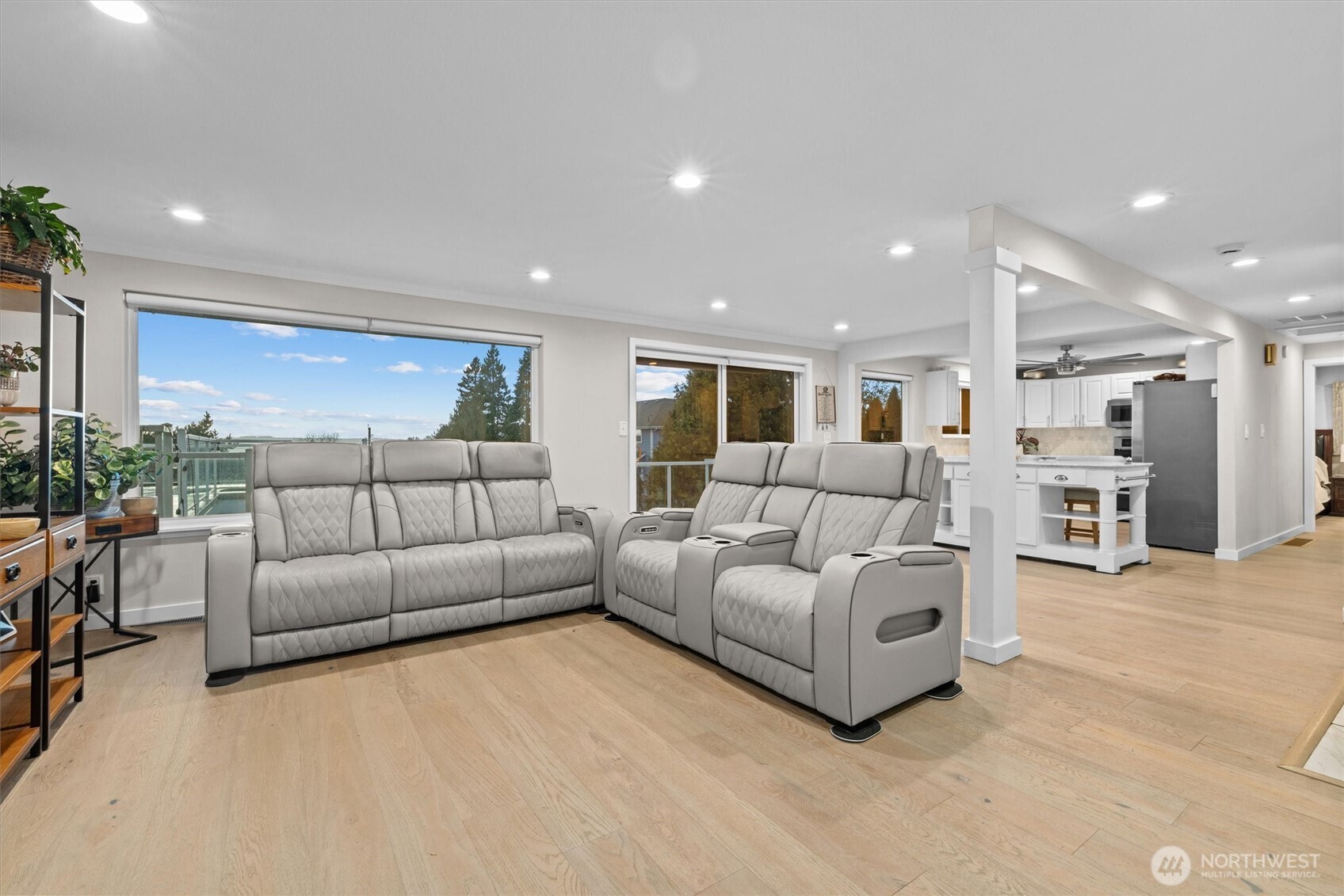 3415 N Garden Avenue Property Photo 7