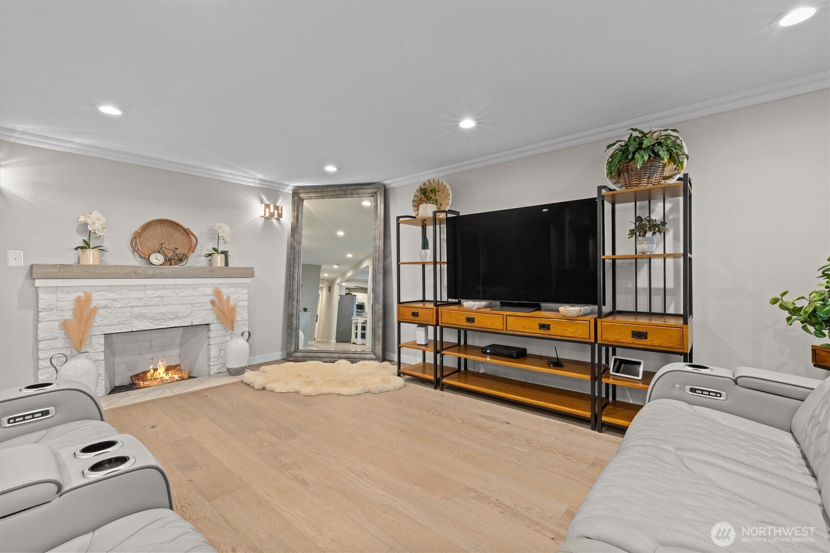 3415 N Garden Avenue Property Photo 8