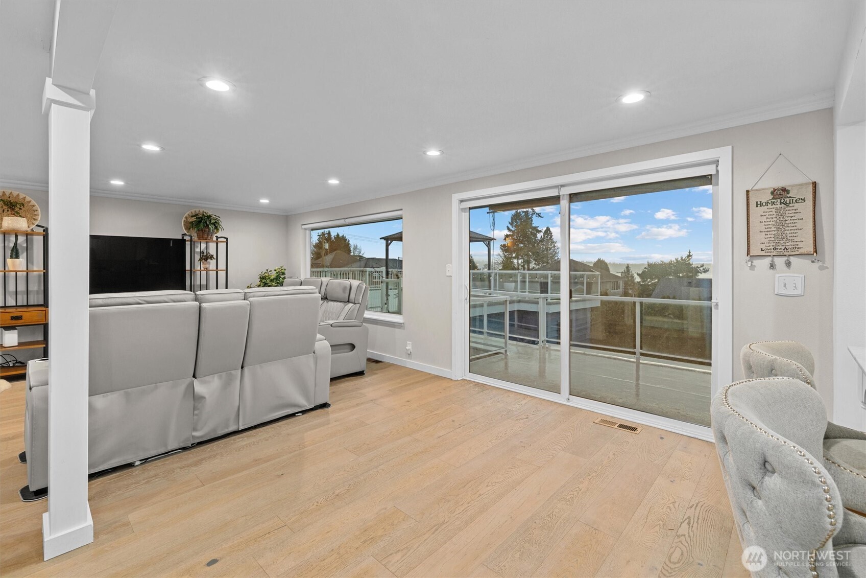 3415 N Garden Avenue Property Photo 9