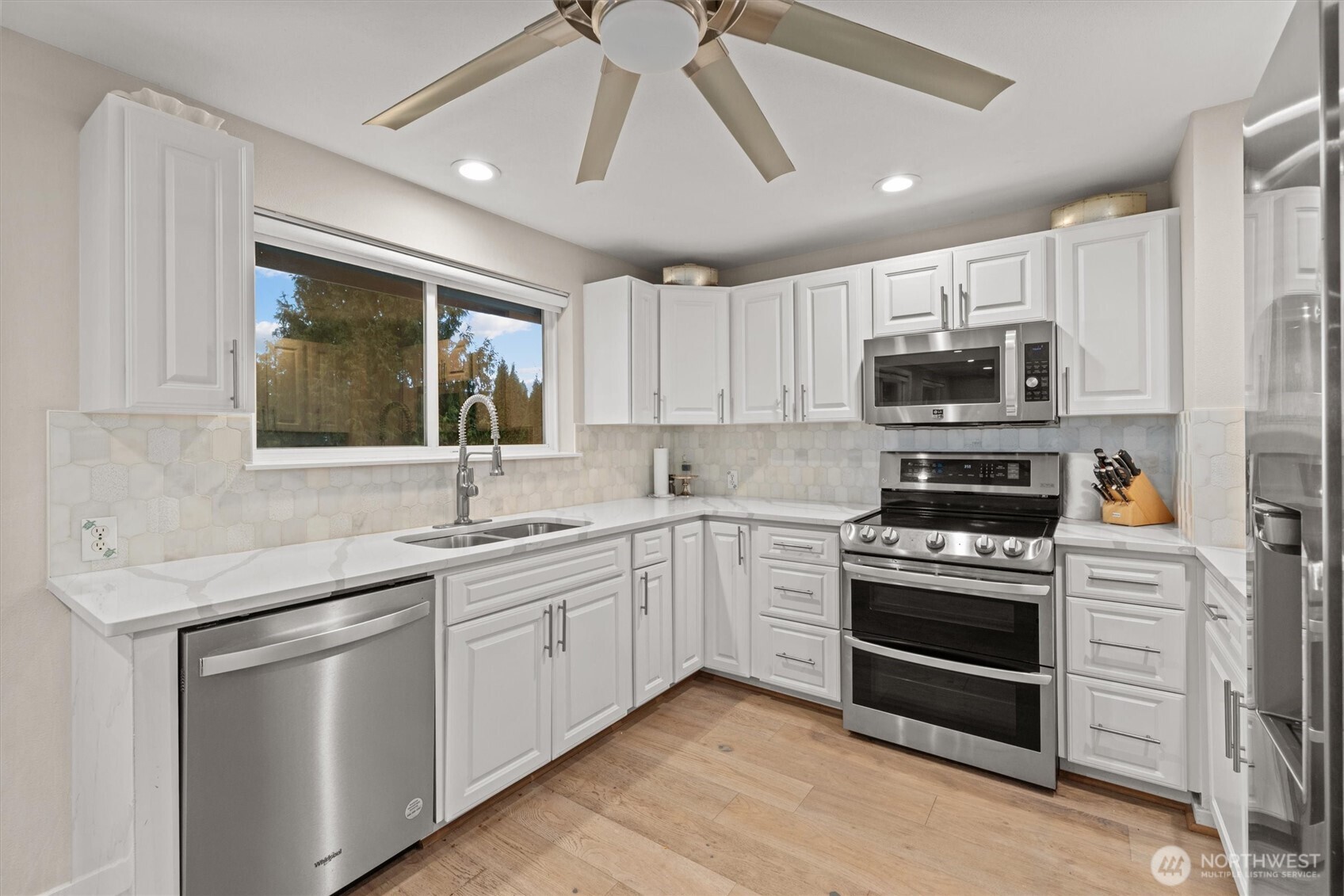 3415 N Garden Avenue Property Photo 14